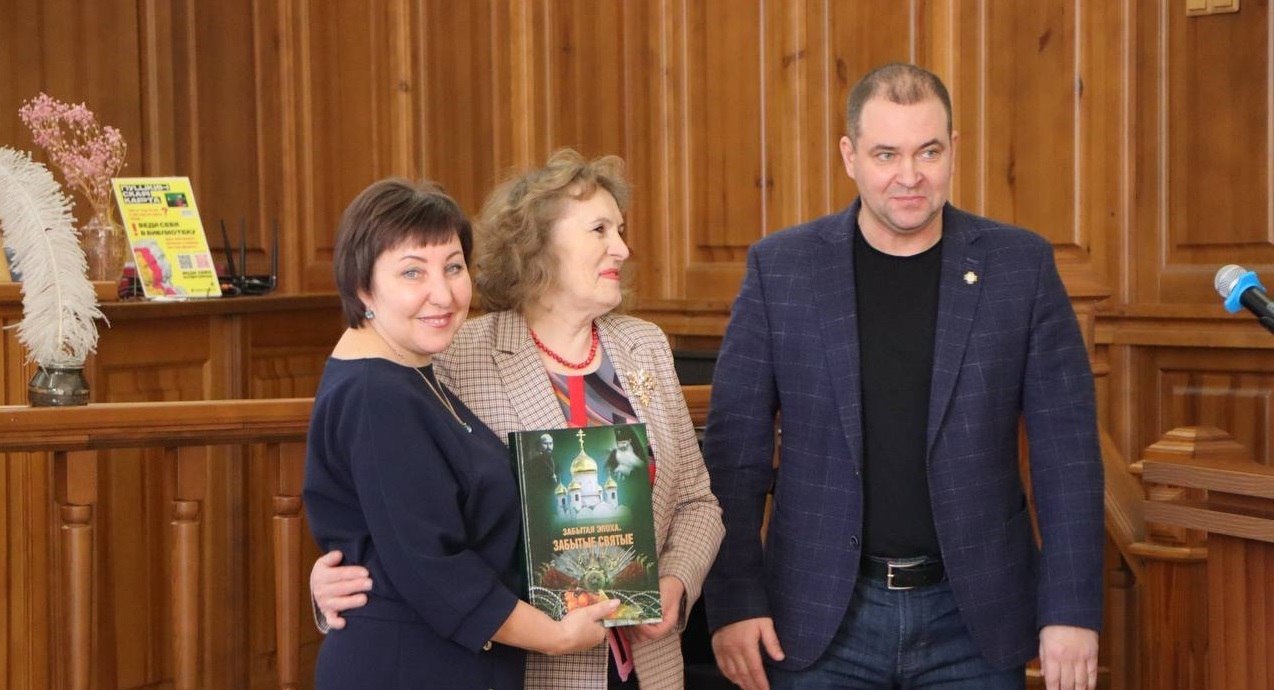 Общественная палата города Бийска поздравила с большим юбилеем городскую библиотеку