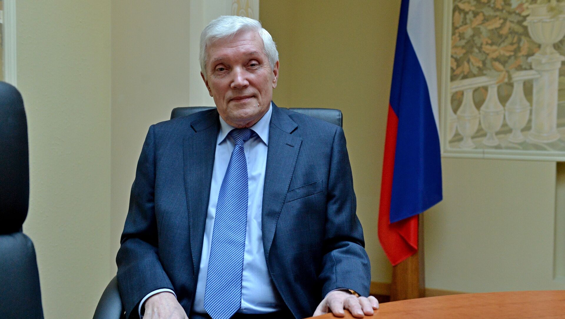 Политик Александр Суриков поздравляет с 1 мая!