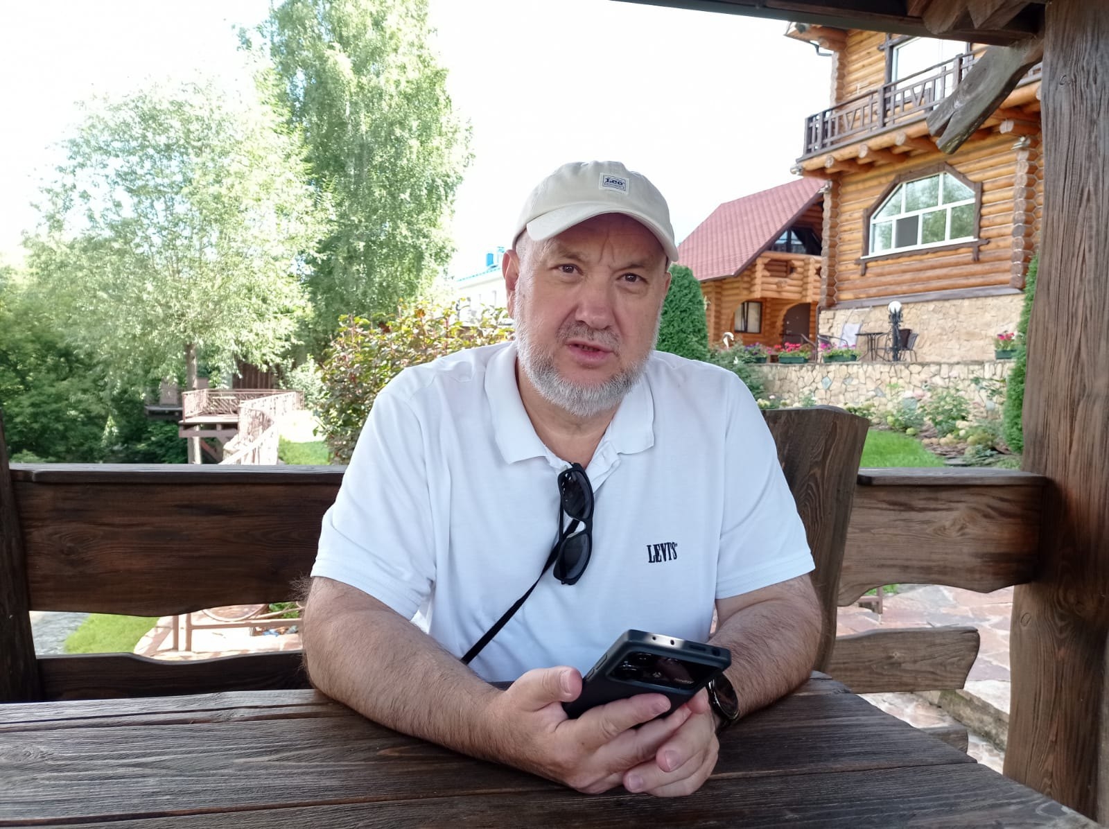 Сегодня свой день рождения отмечает Дмитрий Негреев — человек, чье имя в алтайской журналистике давно стало синонимом слова «профессионал».