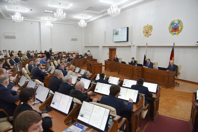 Алтайские депутаты посвятят июньскую сессию «ветеранским» законопроектам и корректировке бюджета