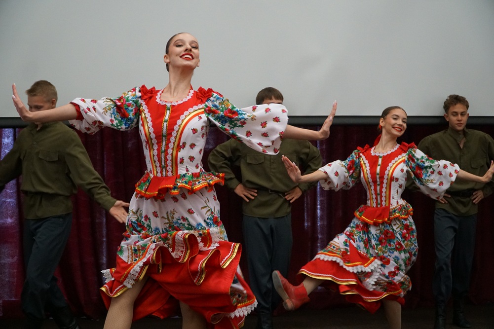 В Барнауле с успехом прошел концерт памяти Иосифа Кобзона для старшего поколения