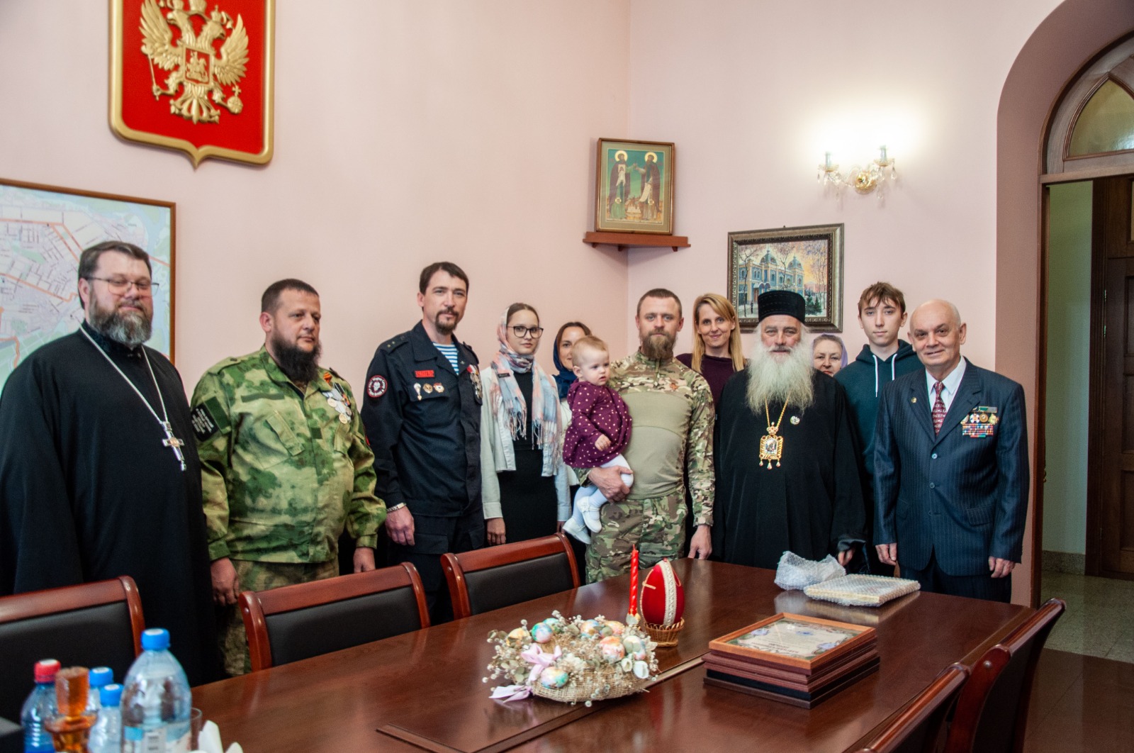 Состоялась встреча митрополита Барнаульского и Алтайского Сергия с волонтерами СВО