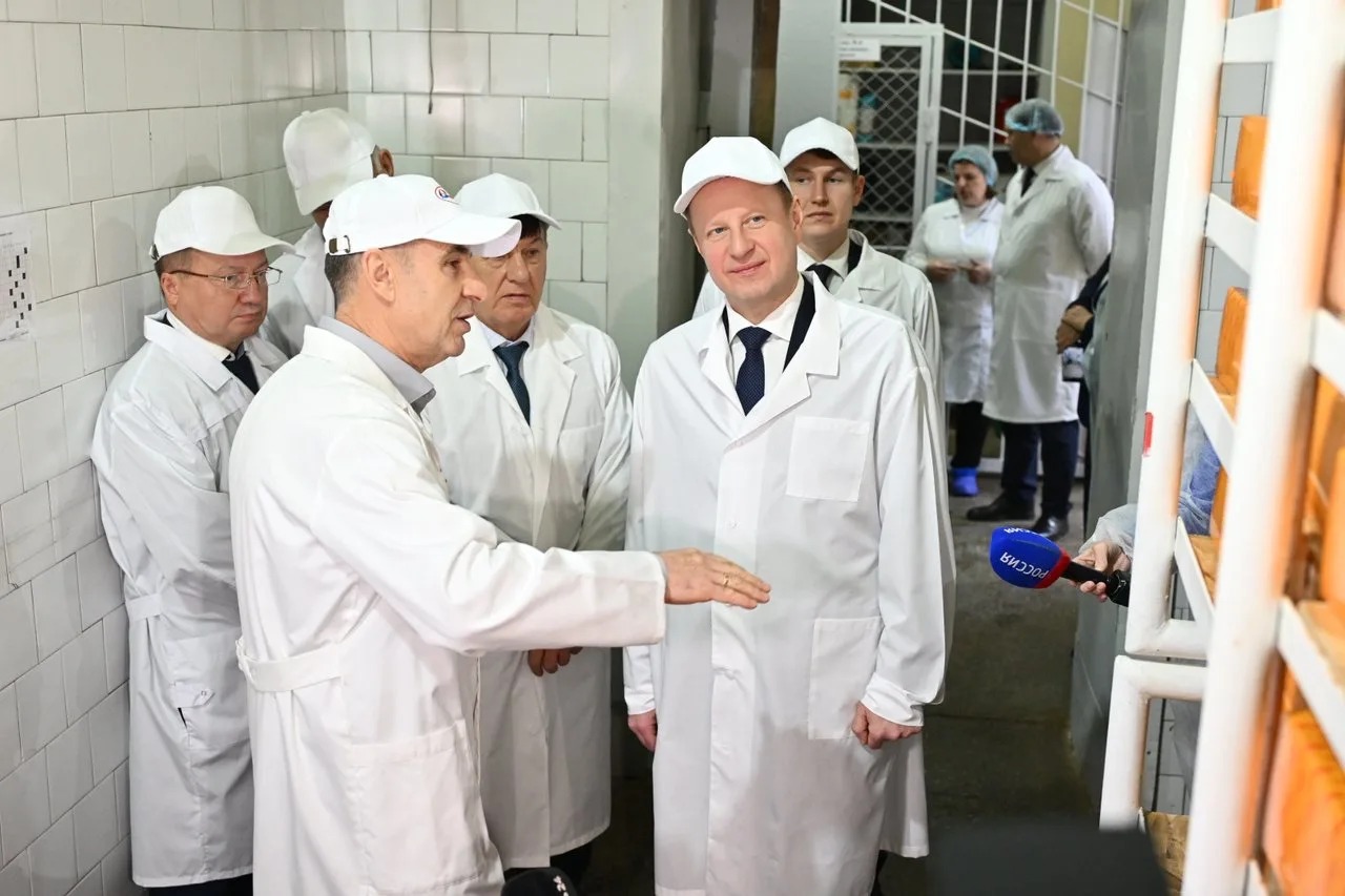 Виктор Томенко поздравил коллективы двух флагманских предприятий Немецкого национального района с юбилеями