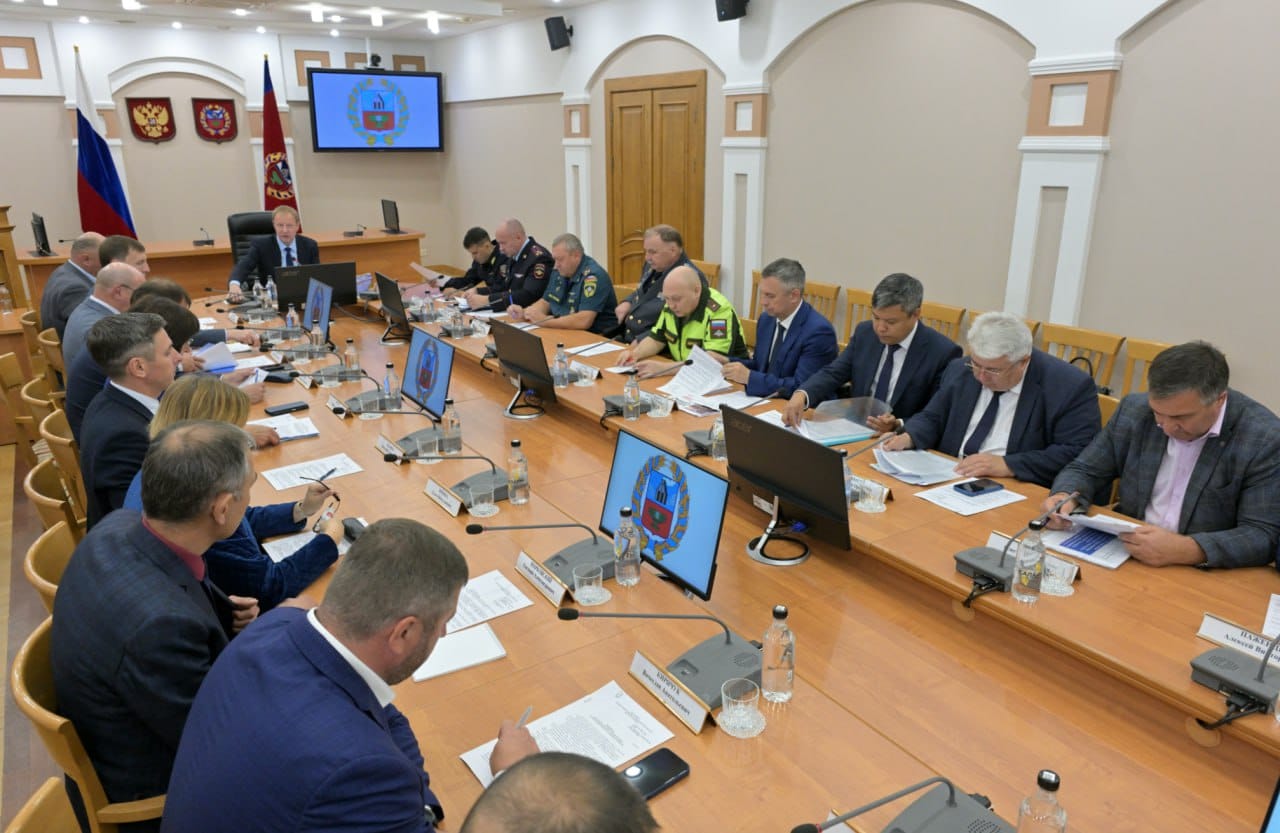 В Алтайском крае обсудили меры по повышению безопасности дорожного движения на автомобильных дорогах