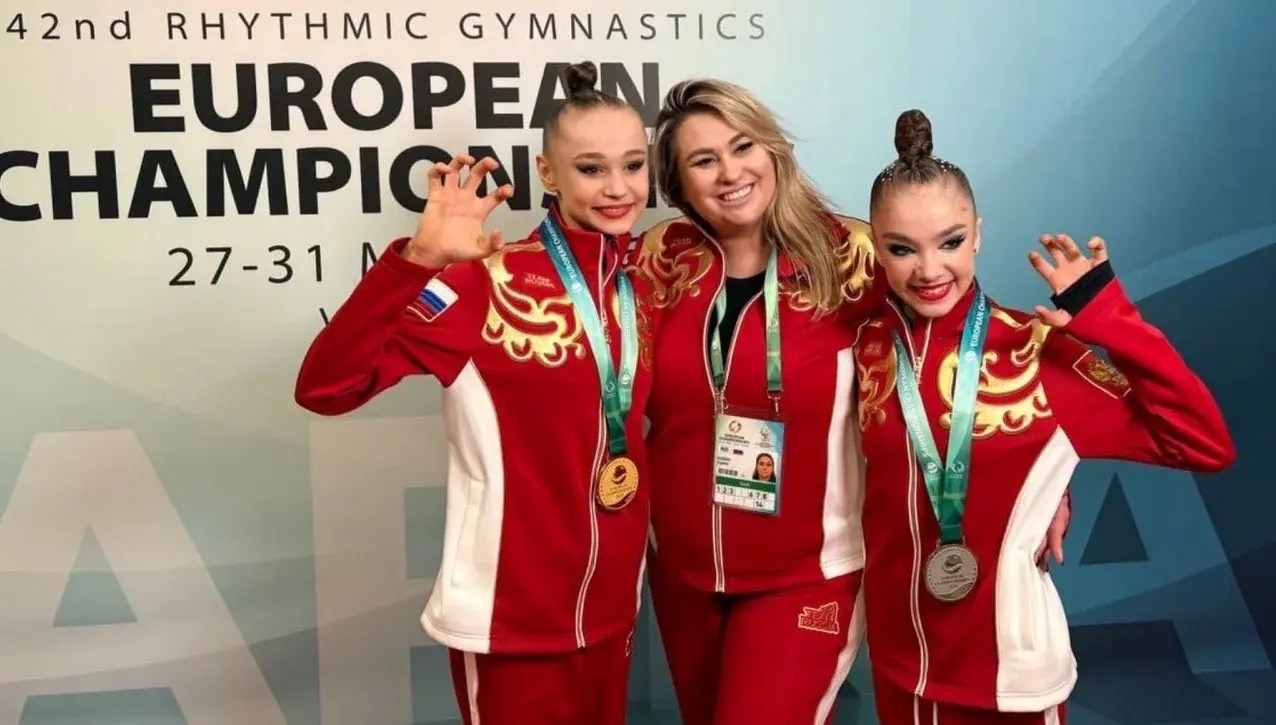 Российский гимн и флаг в честь наших гимнасток - впервые после пятилетнего перерыва на соревнованиях в Европе